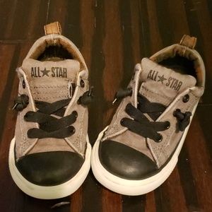 Gray Converse toddler size 9